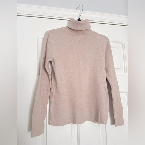 Sweaters - Like new blush pink turtle neck sweater